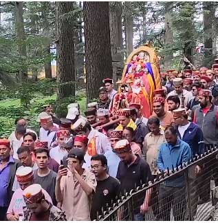 Deity Raja Ghepan reached Dhoongri in Manali