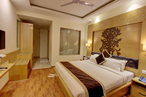 Grandeur Room with Balcony