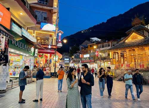 Mall Road Night view with Honeymoon Couple