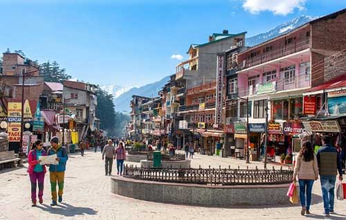 Sunny Day Pic of Mall Road Manali