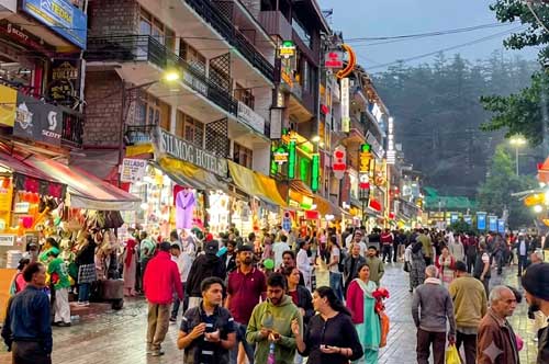 Manali Mall Road Pic in Rain
